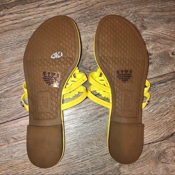 NWOB  Sam Edelman Yellow Canyon Medallion Sandals Size 6 - Picture 8 of 12